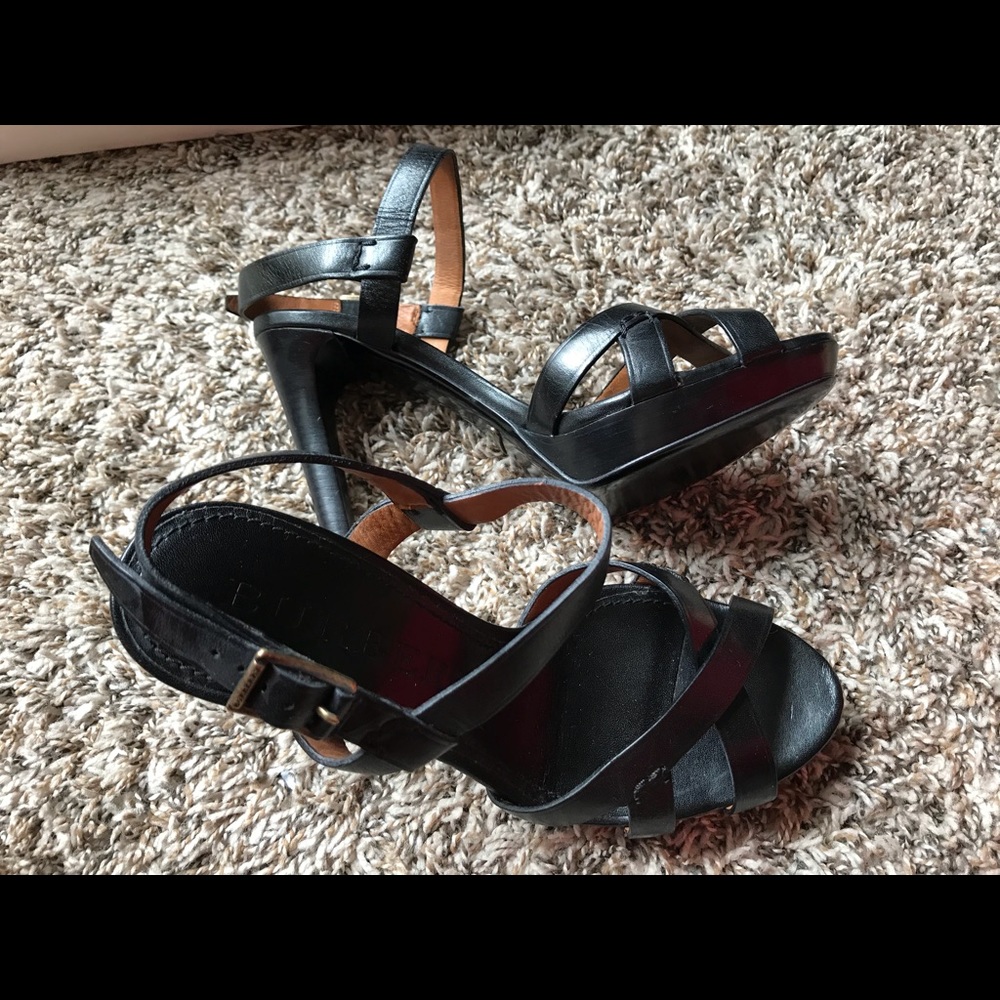 Burberry high-heel scandal 10cm